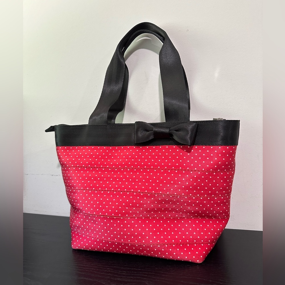 Harveys Seatbelt Disney Couture Minnie Mouse Large Boat Tote Zipper Top